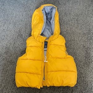 Yellow babygap puff vest size 12-18months